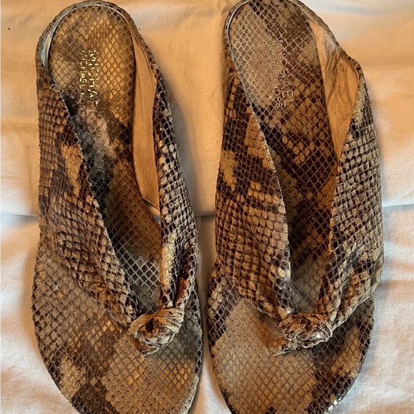 Micheal Kors flip flops sandals 8.5B - Picture 1 of 5